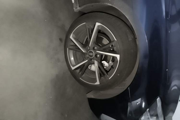 Used Audi A3 2022 A3L Limousine 35 TFSI Fashion Sport Model Right Front Wheel Hub