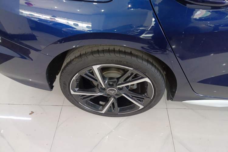 Used Audi A3 2022 A3L Limousine 35 TFSI Fashion Sport Model Right Rear Wheel Hub