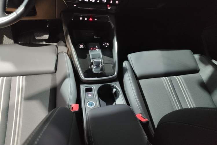 Used Audi A3 2022 Sportback 35 TFSI Fashionable Sports Model Gear Lever