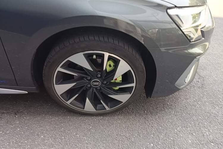Used Audi A3 2022 A3L Limousine 35 TFSI Fashion Sport Model Right Front Wheel Hub