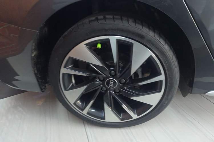 Used Audi A3 2022 A3L Limousine 35 TFSI Fashion Sport Model Right Rear Wheel Hub