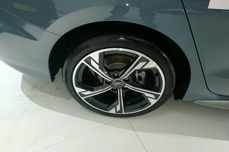 Used Audi A3 2022 A3L Limousine 35 TFSI RS Performance Package Right Rear Wheel Hub