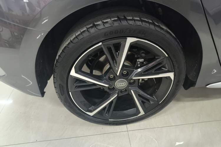 Used Audi A3 2022 Sportback 35 TFSI Fashionable Sports Model Right Rear Wheel Hub