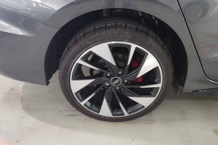 Used Audi A3 2022 A3L Limousine 35 TFSI Fashion Sport Model Right Rear Wheel Hub