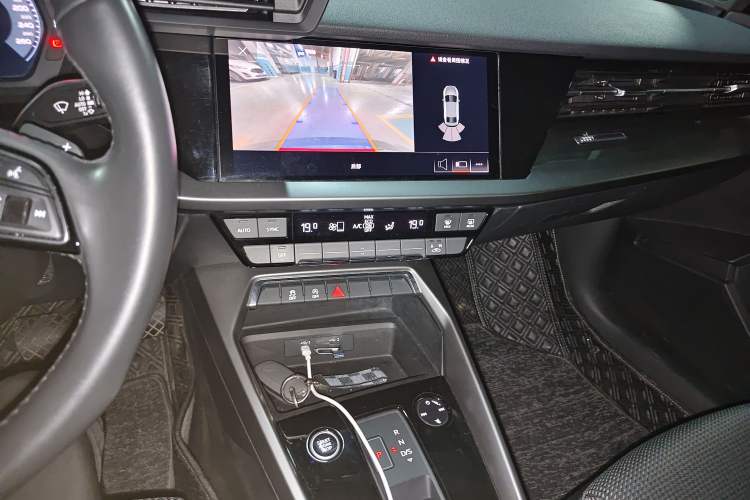 Used Audi A3 2022 A3L Limousine 35 TFSI Progressive Sport Edition Audio And AC Panel