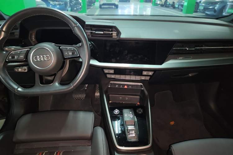 Used Audi A3 2022 Sportback 35 TFSI Fashionable Sports Model Center Console