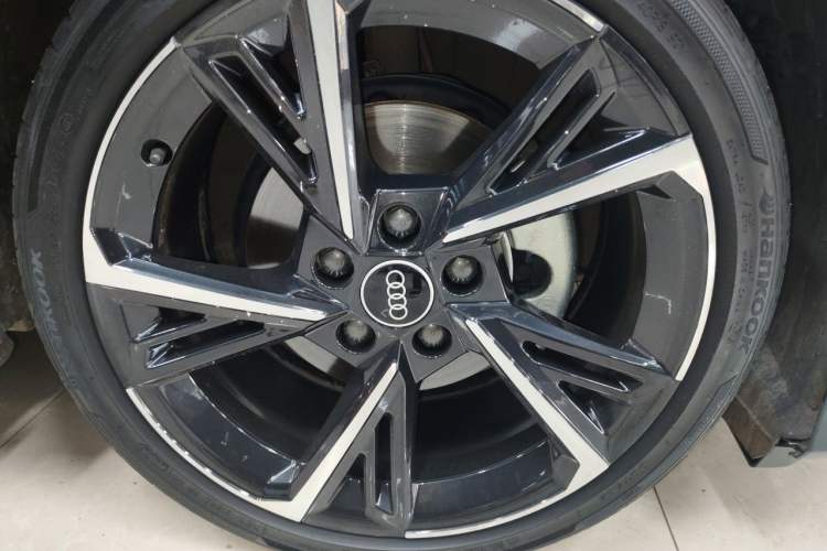 Used Audi A3 2022 Sportback 35 TFSI Fashionable Sports Model Right Front Wheel Hub
