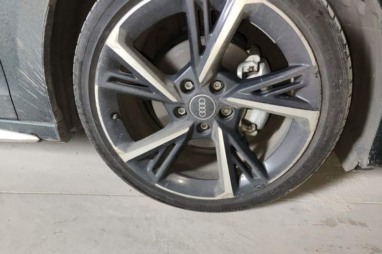 Used Audi A3 2022 Sportback 35 TFSI Fashionable Sports Model Right Front Wheel Hub