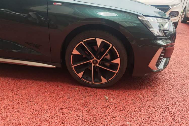 Used Audi A3 2022 Sportback 35 TFSI Fashionable Sports Model Right Front Wheel Hub
