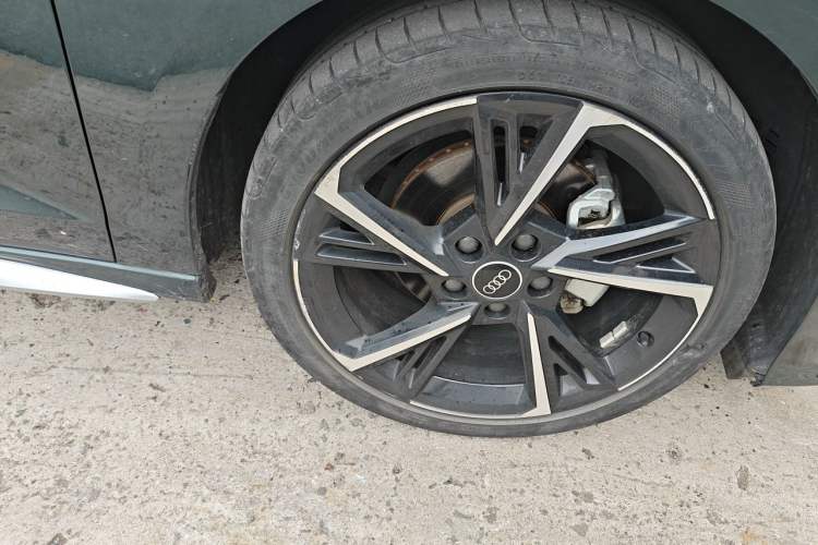 Used Audi A3 2022 Sportback 35 TFSI Fashionable Sports Model Right Front Wheel Hub