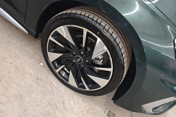 Used Audi A3 2022 A3L Limousine 35 TFSI Fashion Sport Model Right Front Wheel Hub