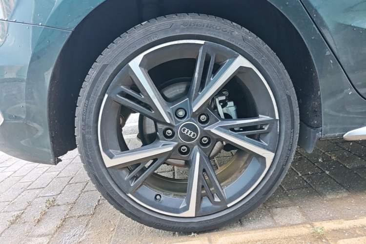 Used Audi A3 2022 Sportback 35 TFSI Fashionable Sports Model Right Rear Wheel Hub