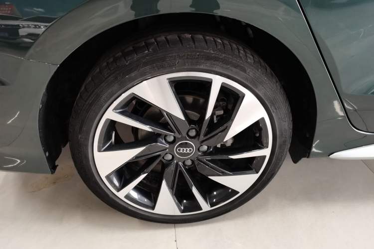 Used Audi A3 2022 A3L Limousine 35 TFSI Fashion Sport Model Right Rear Wheel Hub