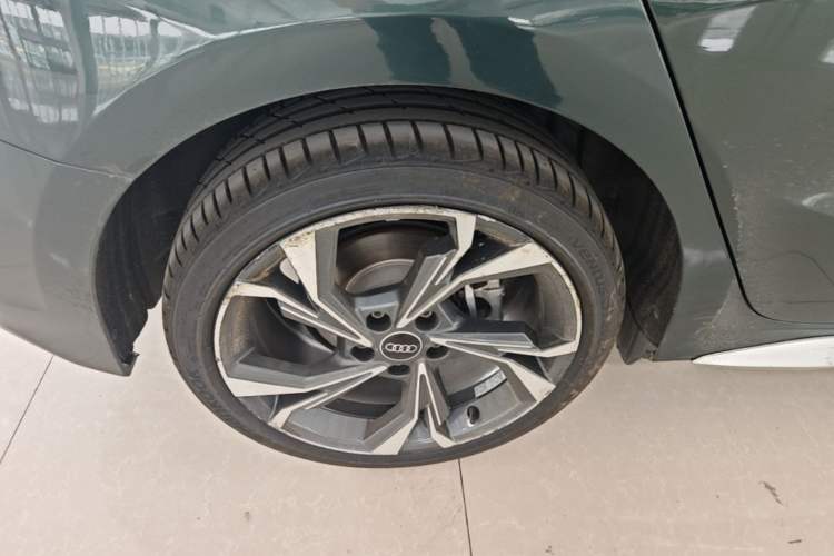 Used Audi A3 2022 Sportback 35 TFSI Fashionable Sports Model Right Rear Wheel Hub