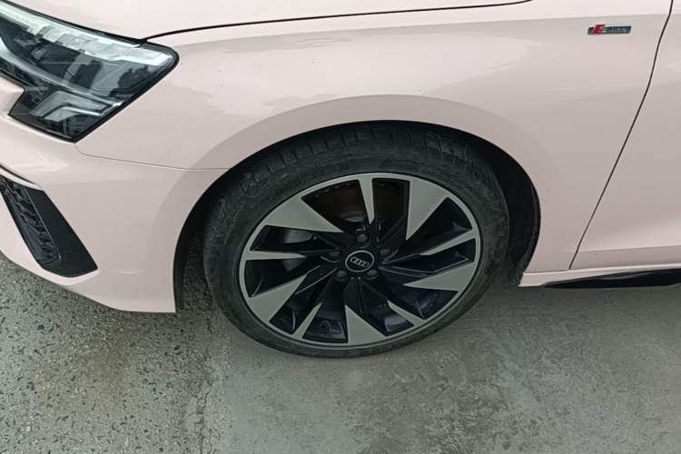 Used Audi A3 2022 A3L Limousine 35 TFSI Fashion Sport Model Left Front Wheel Hub