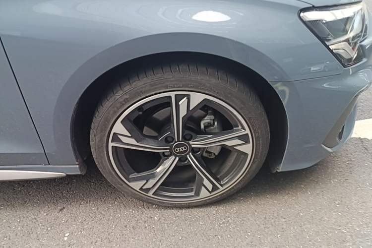 Used Audi A3 2022 Sportback 35 TFSI RS Performance Package Right Front Wheel Hub