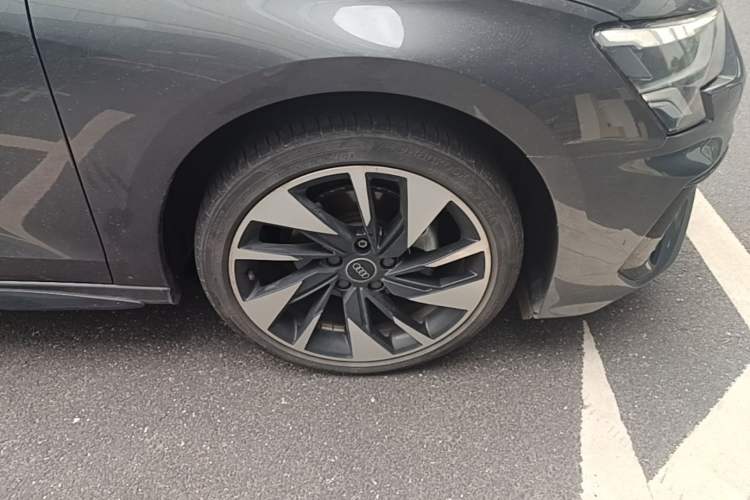Used Audi A3 2022 A3L Limousine 35 TFSI Fashion Sport Model Right Front Wheel Hub