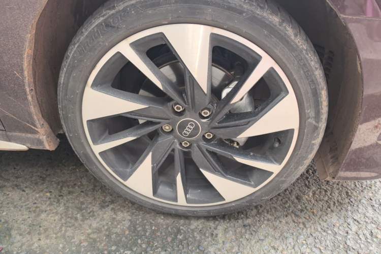 Used Audi A3 2022 A3L Limousine 35 TFSI Fashion Sport Model Right Front Wheel Hub