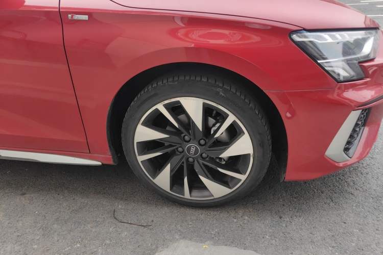 Used Audi A3 2022 A3L Limousine 35 TFSI Fashion Sport Model Right Front Wheel Hub