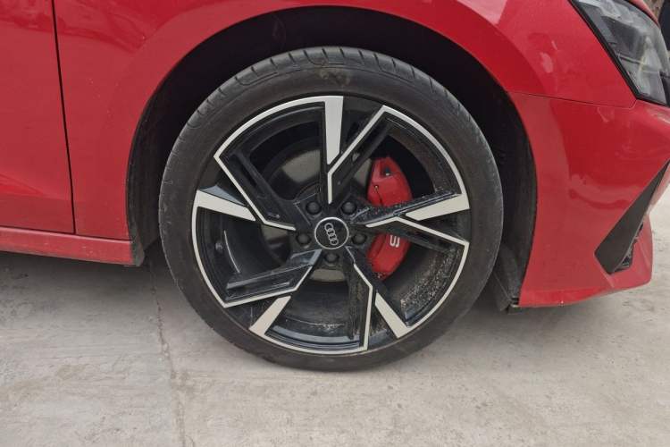 Used Audi A3 2022 Sportback 35 TFSI Advanced Style Edition Right Front Wheel Hub