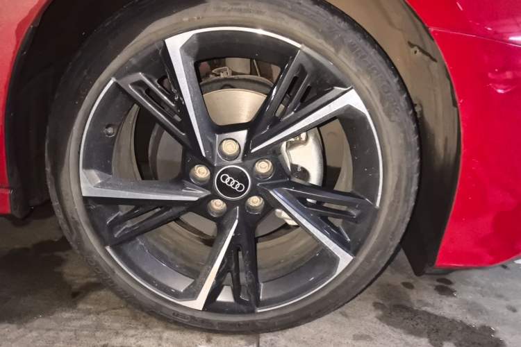 Used Audi A3 2022 A3L Limousine 35 TFSI Fashion Sport Model Right Front Wheel Hub