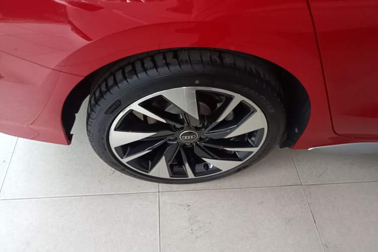 Used Audi A3 2022 A3L Limousine 35 TFSI Fashion Sport Model Right Rear Wheel Hub
