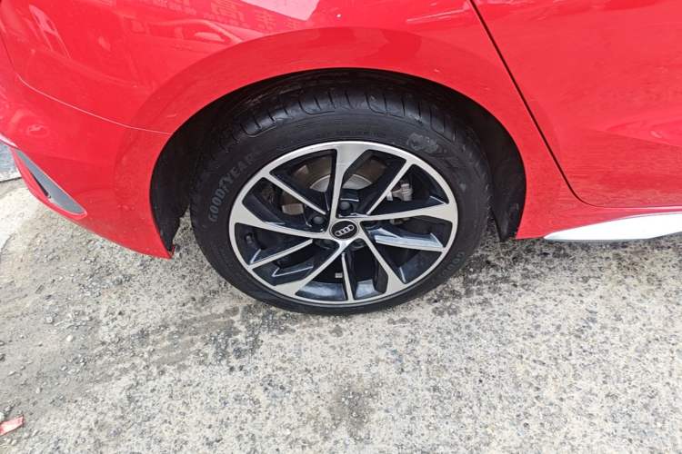 Used Audi A3 2022 Sportback 35 TFSI Ambition Sport Edition Right Rear Wheel Hub