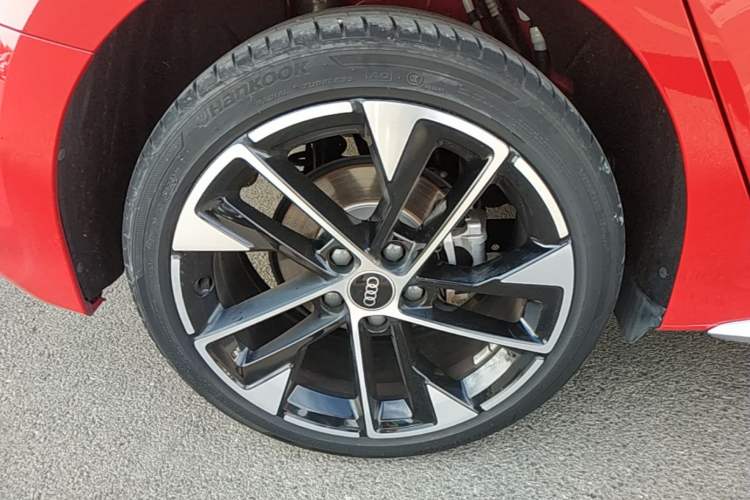 Used Audi A3 2022 Sportback 35 TFSI Fashionable Sports Model Right Rear Wheel Hub