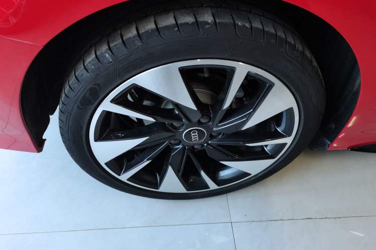Used Audi A3 2022 A3L Limousine 35 TFSI Fashion Sport Model Right Rear Wheel Hub