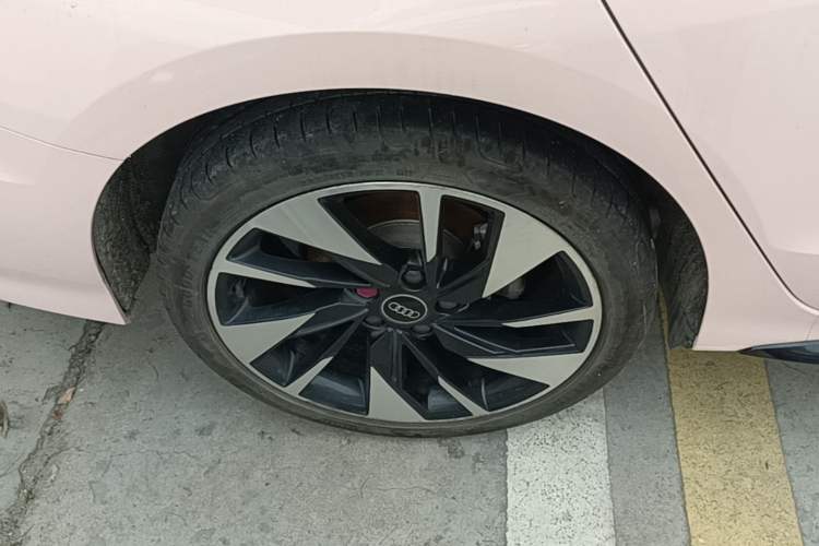 Used Audi A3 2022 A3L Limousine 35 TFSI Fashion Sport Model Right Rear Wheel Hub
