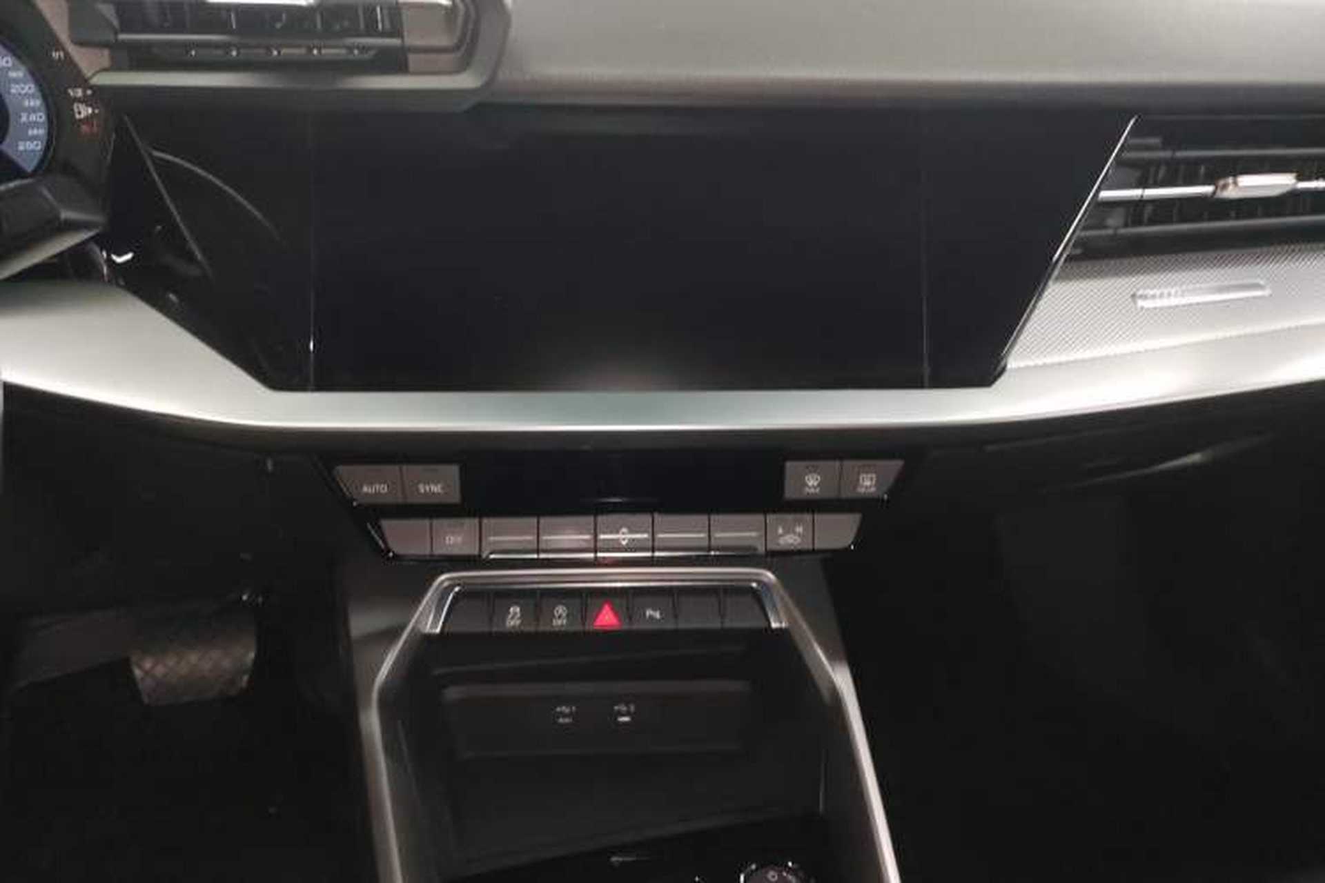 Used Audi A3 2022 Sportback 35 TFSI Fashionable Sports Model Audio And AC Panel