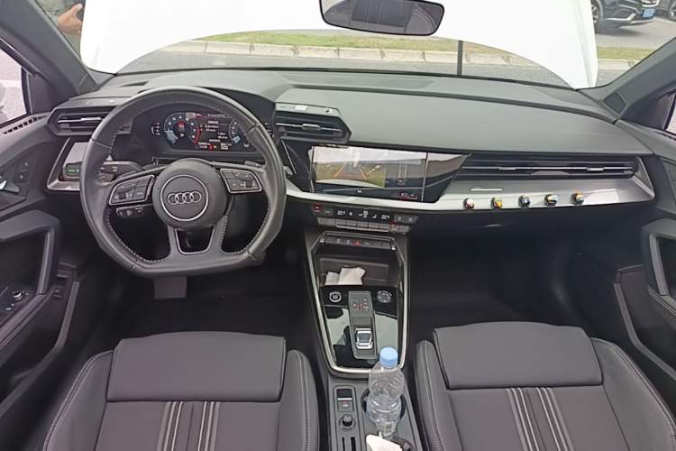 Used Audi A3 2022 Sportback 35 TFSI Fashionable Sports Model Center Console