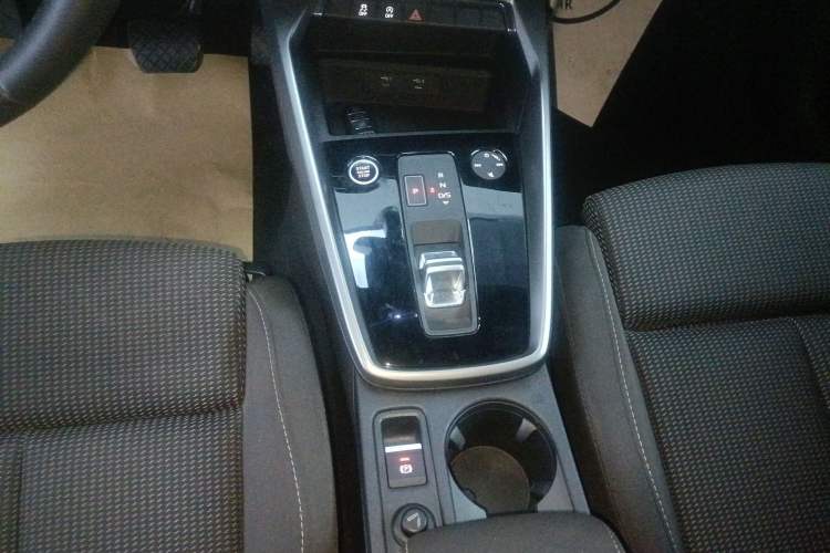 Used Audi A3 2022 A3L Limousine 35 TFSI Progressive Sport Edition Gear Lever