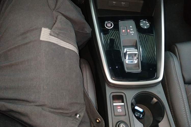 Used Audi A3 2022 A3L Limousine 35 TFSI Fashionable and Elegant Model Gear Lever