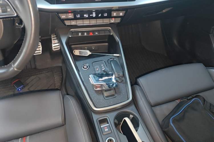 Used Audi A3 2022 Sportback 35 TFSI Fashionable Sports Model Gear Lever