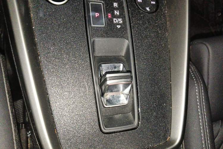 Used Audi A3 2022 A3L Limousine 35 TFSI Fashionable and Elegant Model Gear Lever