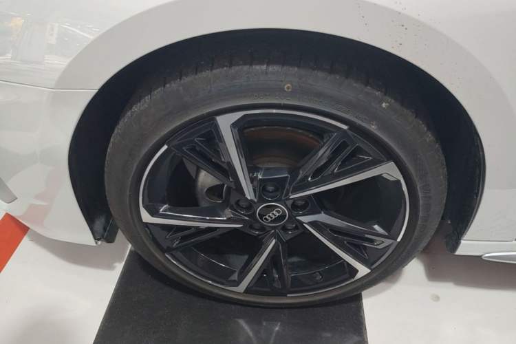 Used Audi A3 2022 Sportback 35 TFSI Fashionable Sports Model Left Front Wheel Hub