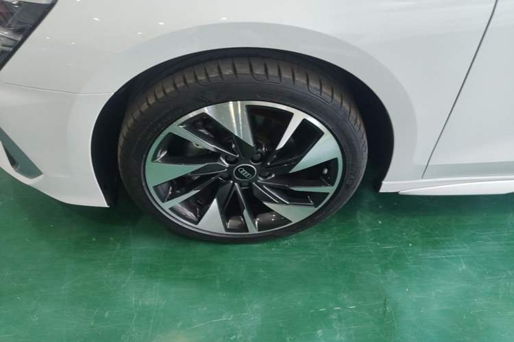 Used Audi A3 2022 A3L Limousine 35 TFSI Fashion Sport Model Left Front Wheel Hub