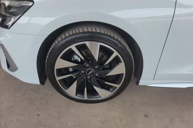 Used Audi A3 2022 A3L Limousine 35 TFSI Fashion Sport Model Left Front Wheel Hub