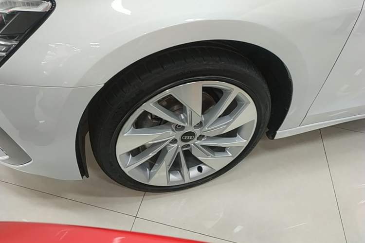 Used Audi A3 2022 A3L Limousine 35 TFSI Fashionable and Elegant Model Left Front Wheel Hub