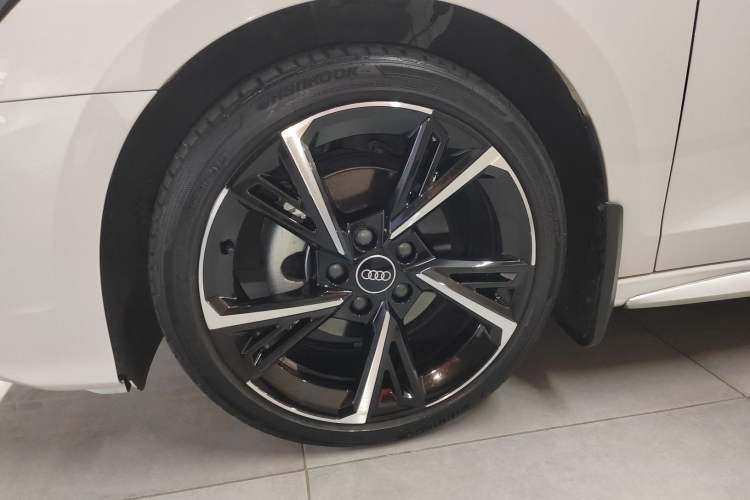 Used Audi A3 2022 Sportback 35 TFSI Fashionable Sports Model Left Front Wheel Hub