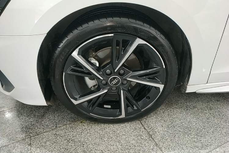 Used Audi A3 2022 Sportback 35 TFSI Fashionable Sports Model Left Front Wheel Hub