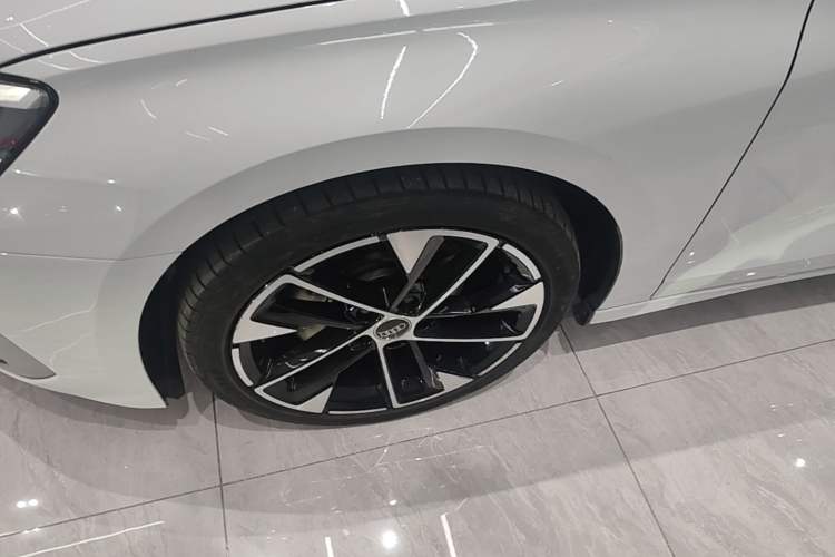 Used Audi A3 2022 Sportback 35 TFSI Luxury Prestige Edition Left Front Wheel Hub