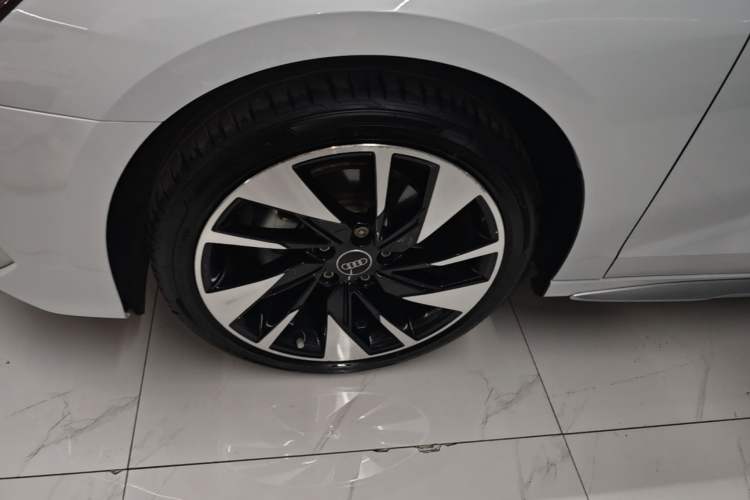 Used Audi A3 2022 A3L Limousine 35 TFSI Fashion Sport Model Left Front Wheel Hub