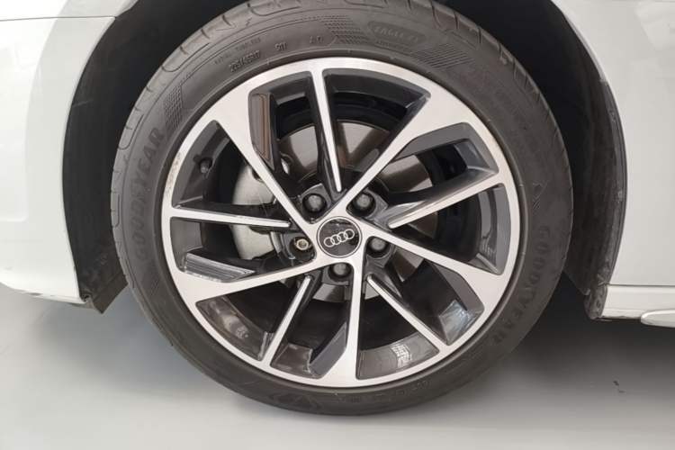 Used Audi A3 2022 Sportback 35 TFSI Ambition Sport Edition Left Front Wheel Hub