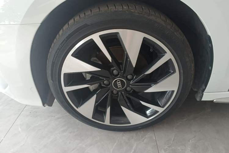 Used Audi A3 2022 A3L Limousine 35 TFSI Fashion Sport Model Left Front Wheel Hub