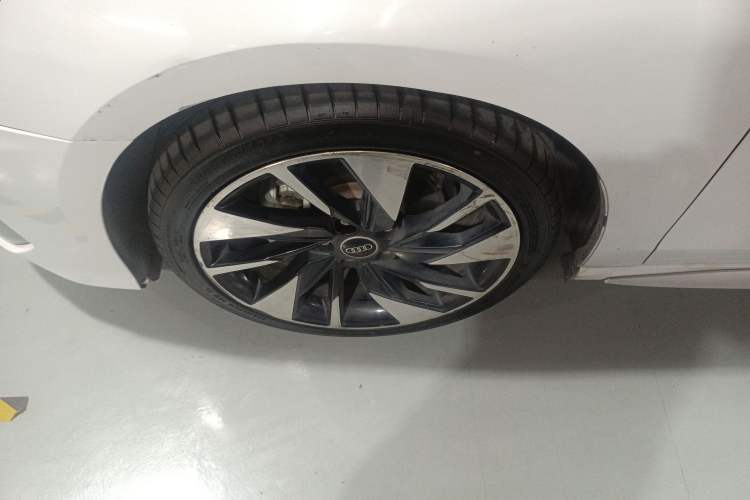 Used Audi A3 2022 A3L Limousine 35 TFSI Fashion Sport Model Left Front Wheel Hub