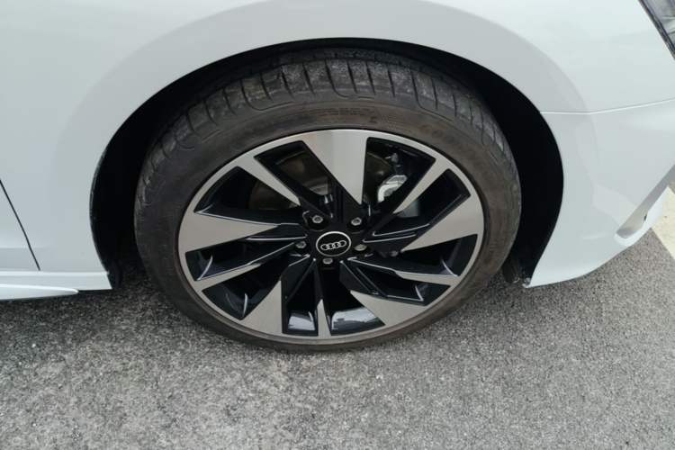Used Audi A3 2022 A3L Limousine 35 TFSI Fashion Sport Model Right Front Wheel Hub