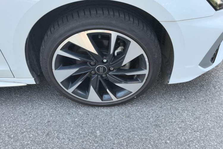 Used Audi A3 2022 A3L Limousine 35 TFSI Fashion Sport Model Right Front Wheel Hub