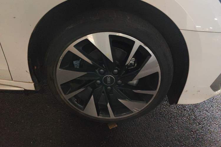 Used Audi A3 2022 A3L Limousine 35 TFSI Fashion Sport Model Right Front Wheel Hub